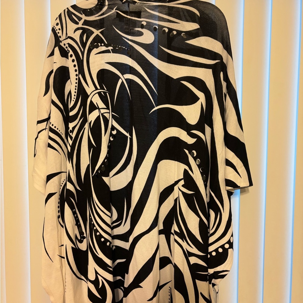A La Carte Black And White Scarf Wrap View 2